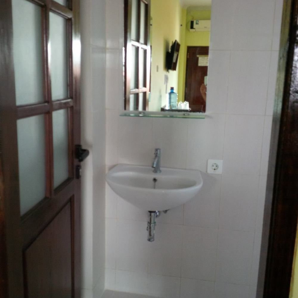 Holiday Beach Inn Pangandaran Exterior foto